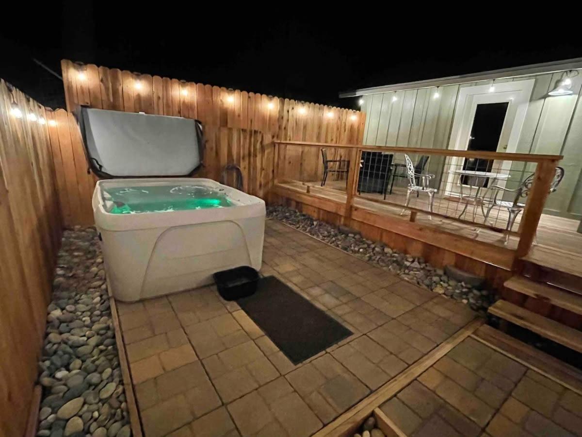 #3 Cottage Like Suite With Private Hot Tub Bass Lake Exterior foto