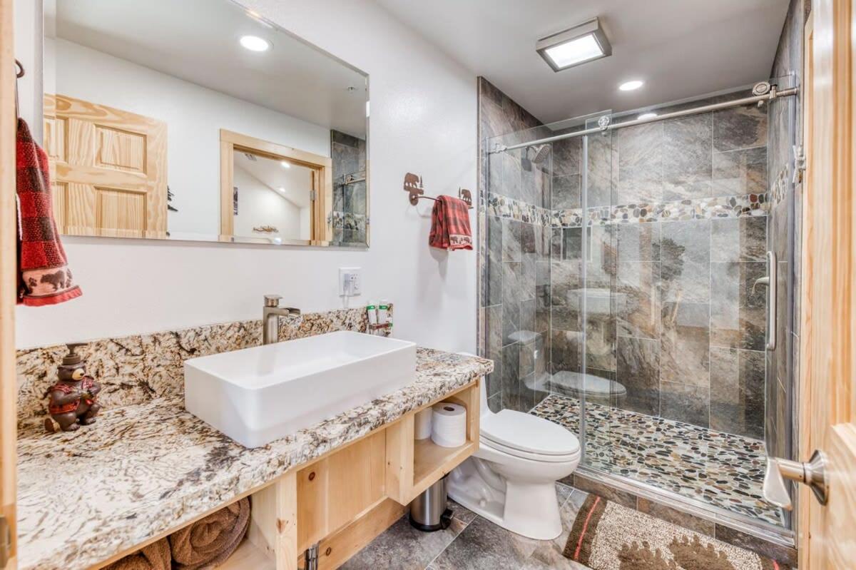 #3 Cottage Like Suite With Private Hot Tub Bass Lake Exterior foto